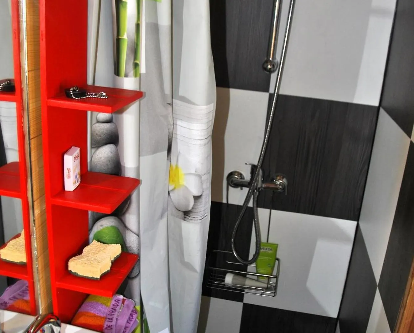 Chambre D'Hote Dans Roulotte Amenagee Tout Confort Kitchenette Sdb La Fee Favie Villy-le-Bouveret Bed & Breakfast