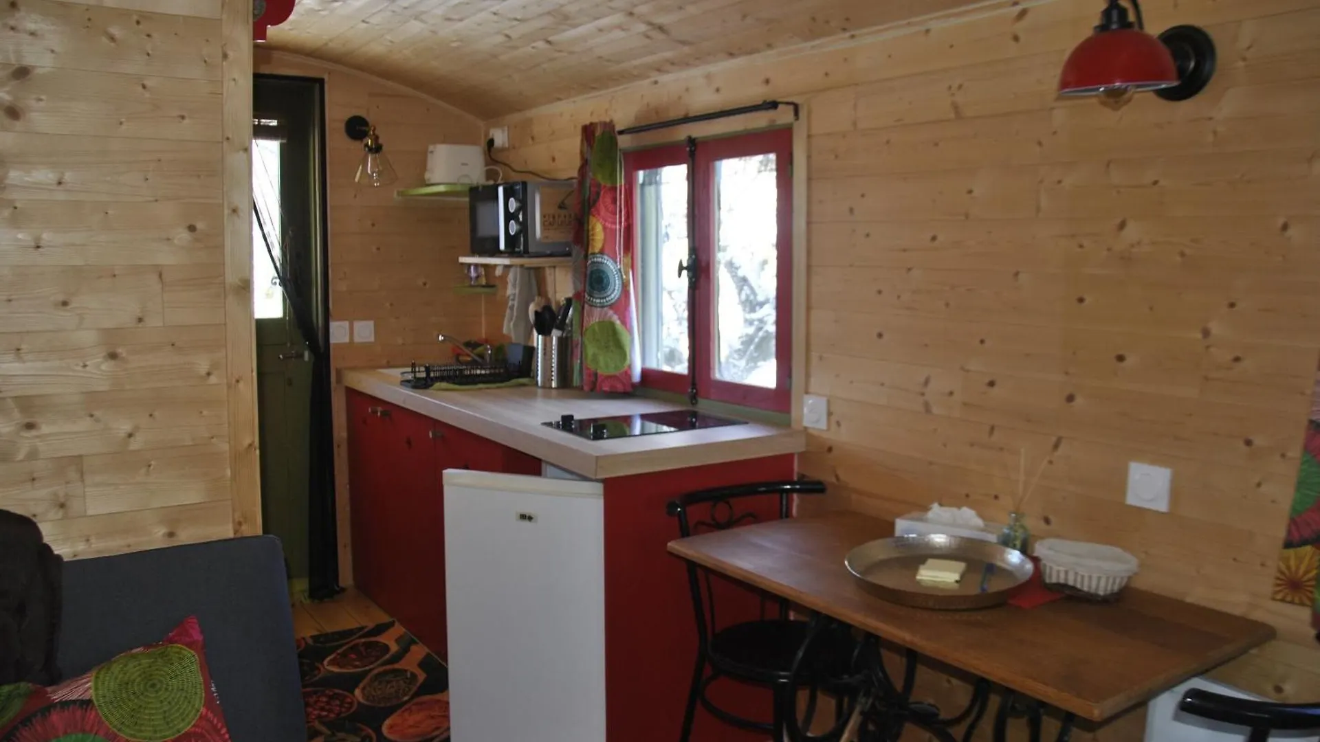 Bed & Breakfast Chambre D'Hote Dans Roulotte Amenagee Tout Confort Kitchenette Sdb La Fee Favie Villy-le-Bouveret