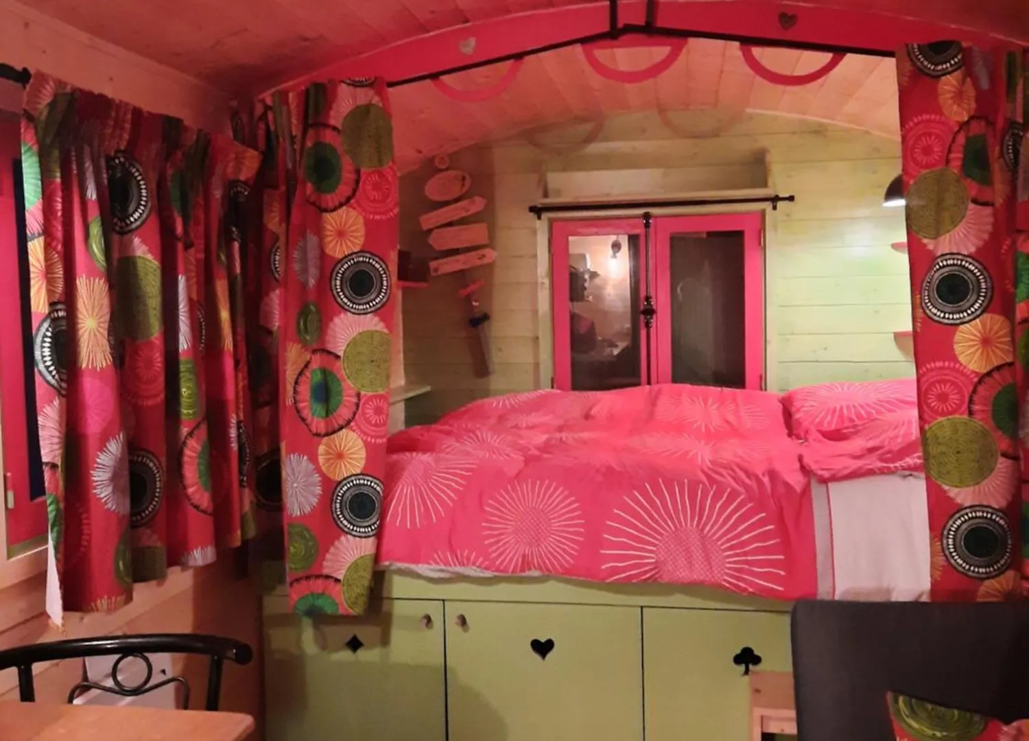 Chambre D'Hote Dans Roulotte Amenagee Tout Confort Kitchenette Sdb La Fee Favie Villy-le-Bouveret