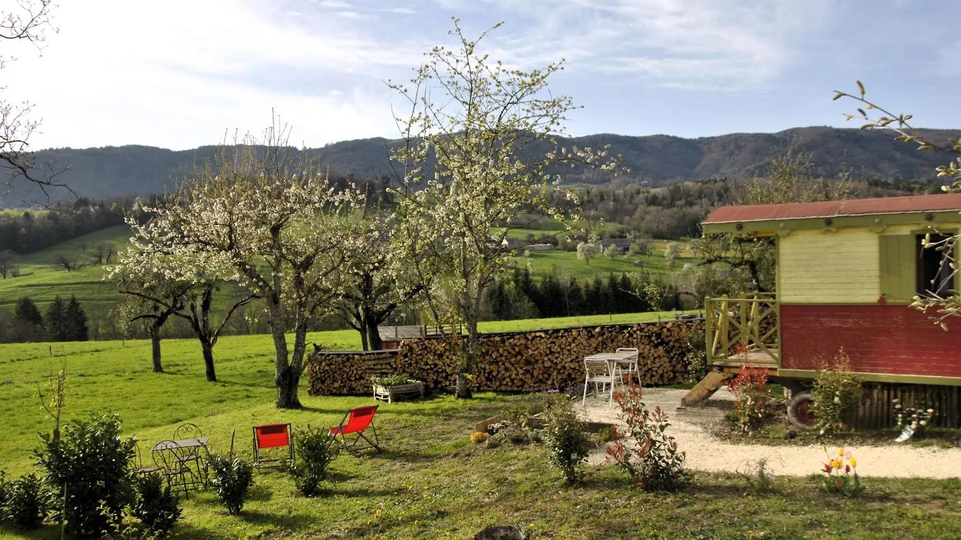 Chambre D'Hote Dans Roulotte Amenagee Tout Confort Kitchenette Sdb La Fee Favie Villy-le-Bouveret 0*,